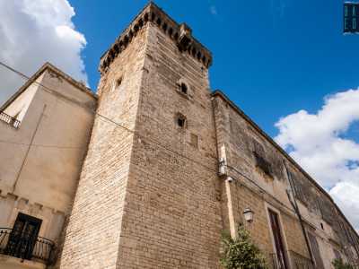 Usciti dal tempio terminiamo il nostro viaggio in cima alla Torre Normanna. Strutturata a pianta quadrata, si articola su quattro piani ed � alta complessivamente 19 metri